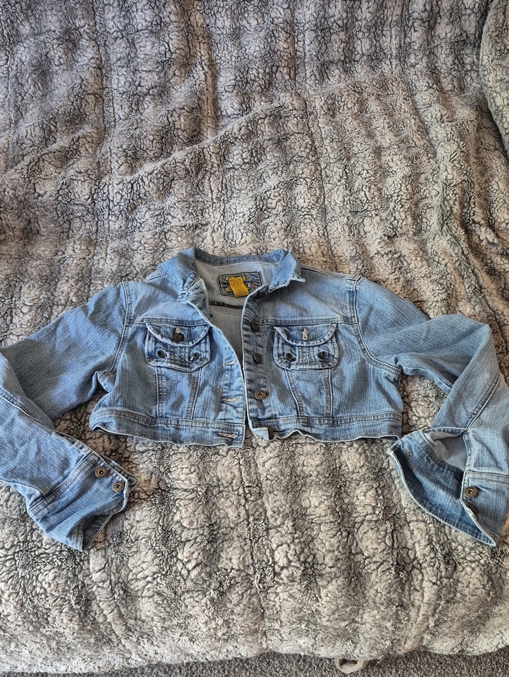 Star 🖤 Cropped Light Wash Denim Jacket (741)